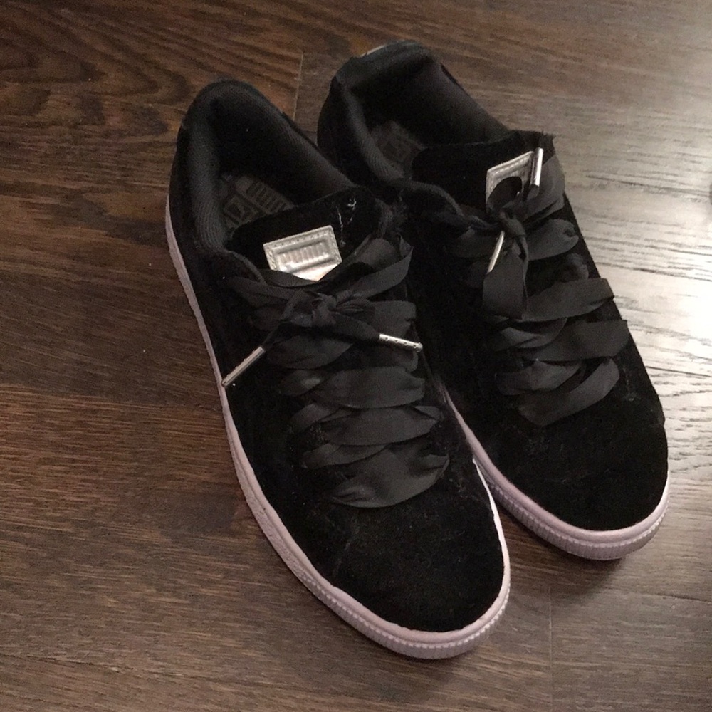 Black puma velvet sneakers